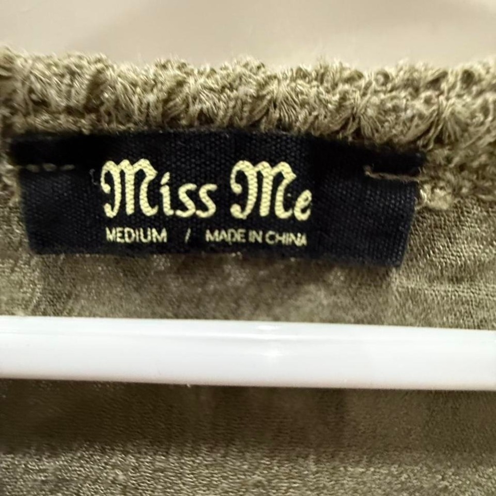 Miss Me Womens Olive Green Waffle Knit Crochet Lace Henley Top Medium - Picture 3 of 3